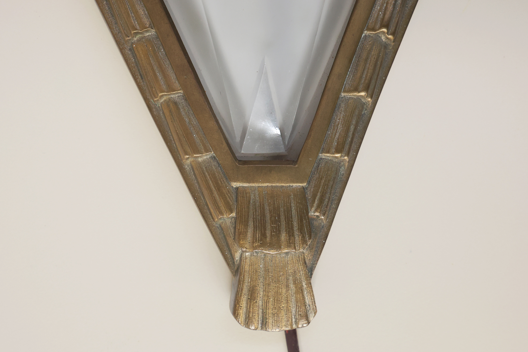 French Art Deco wall scone with frosted molded-pressed glass shade, 1920sthumbnail